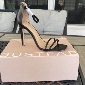 Woman’s dress sandals 👡